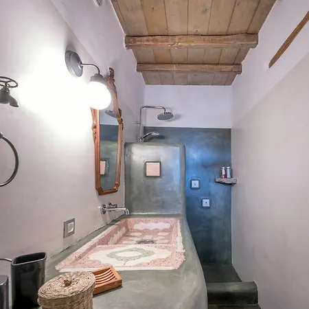 Paros Sleeps 12 T478610 Villa